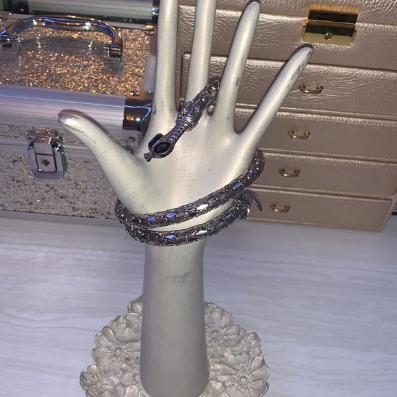 Beautiful Snake Bracelet - Picture 2 of 2